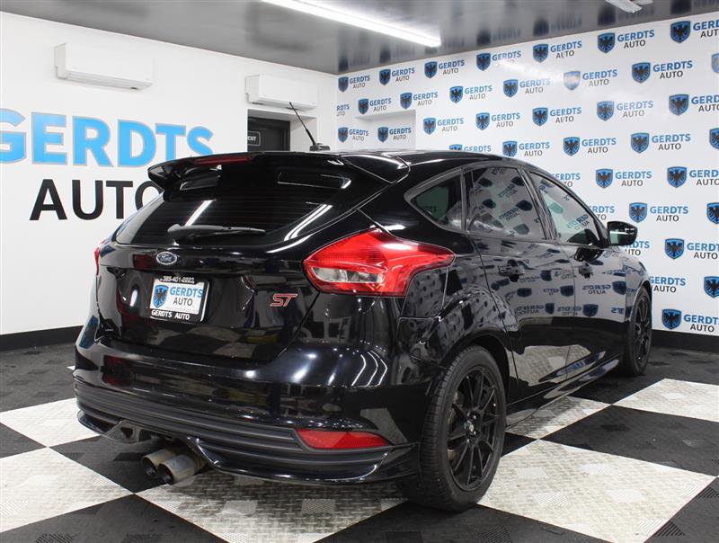 Used 2016 Ford Focus ST w/ Equipment Group 402A FWD image 4