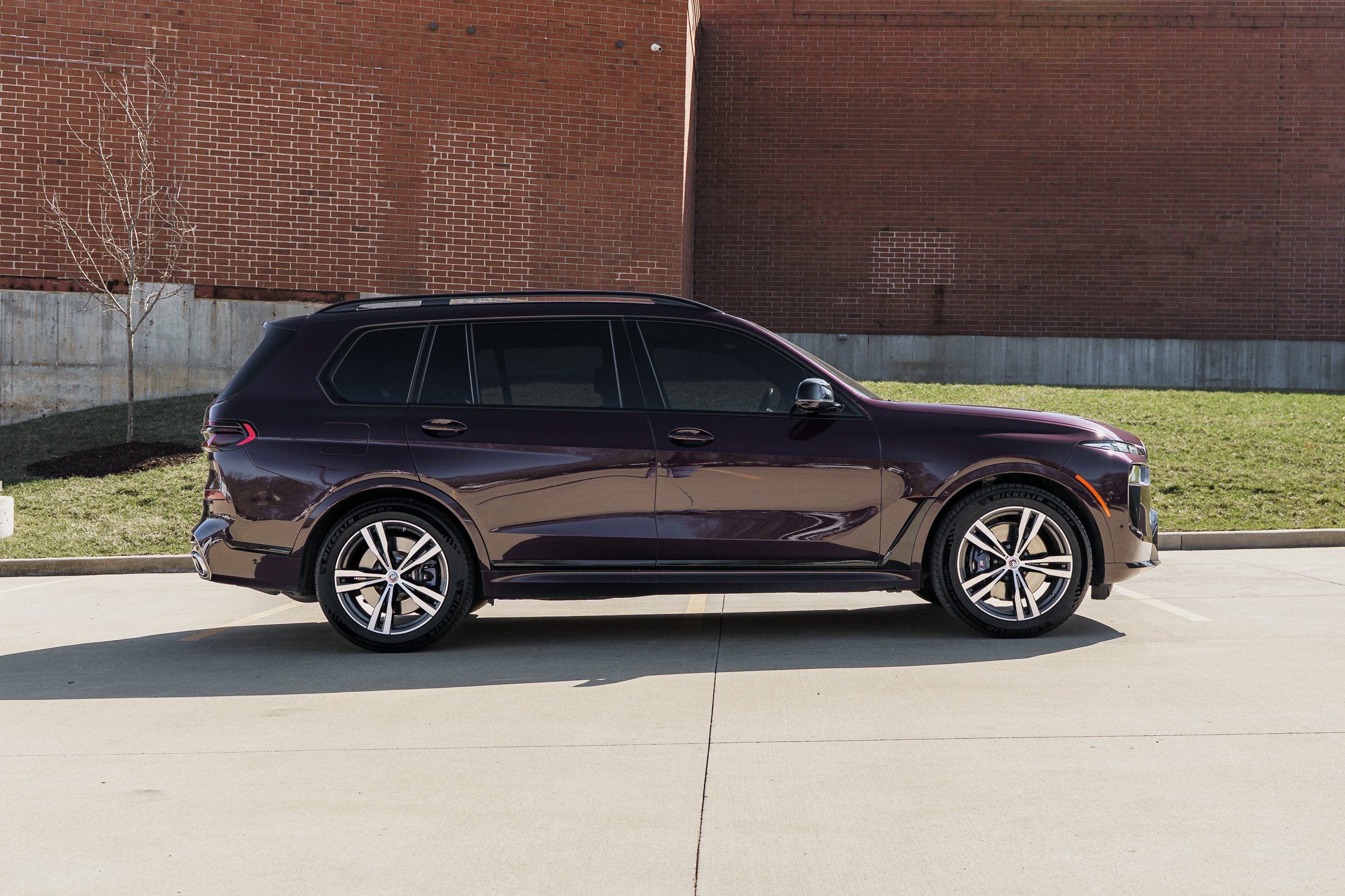 Used 2023 BMW X7 M60i w/ Executive Package image 3