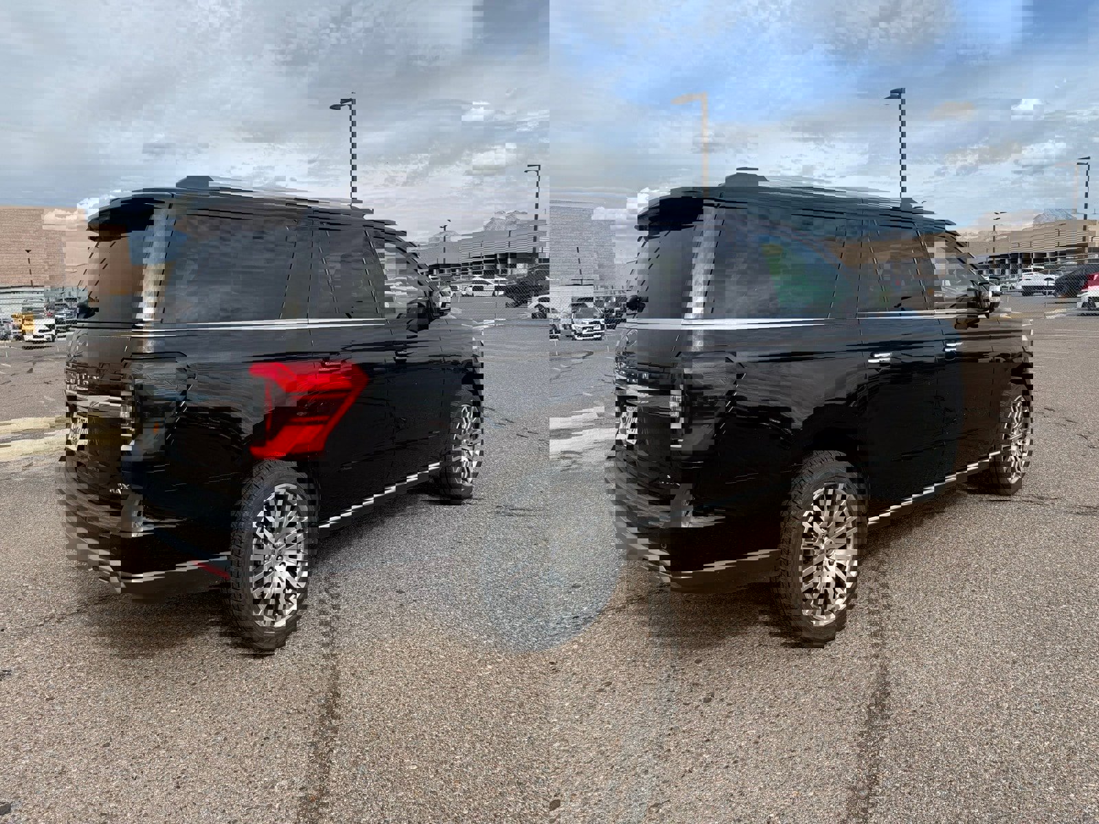 Used 2023 Ford Expedition Max Limited image 5