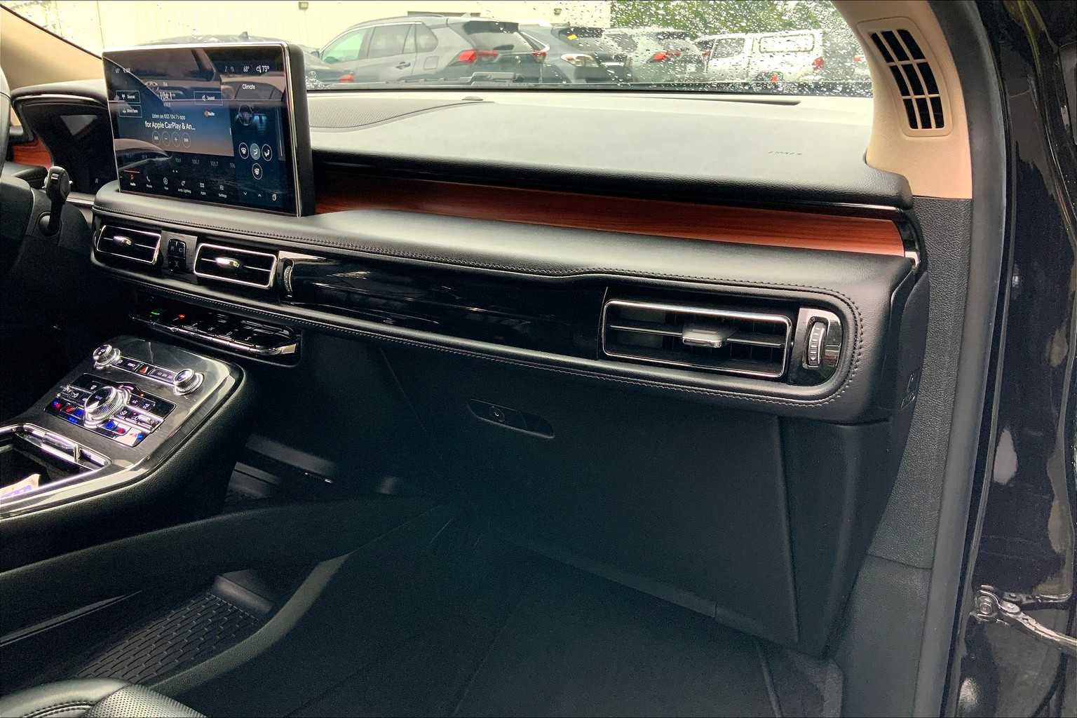 Used 2023 Lincoln Nautilus Reserve w/ Equipment Group 201A image 18