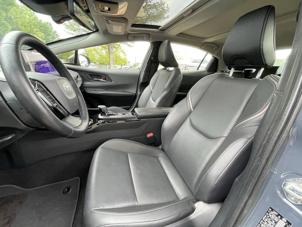 Used 2025 Toyota Prius Limited w/ Limited Premium Package FWD image 22