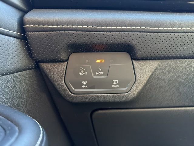 Used 2024 Volkswagen Atlas Cross Sport SE image 28