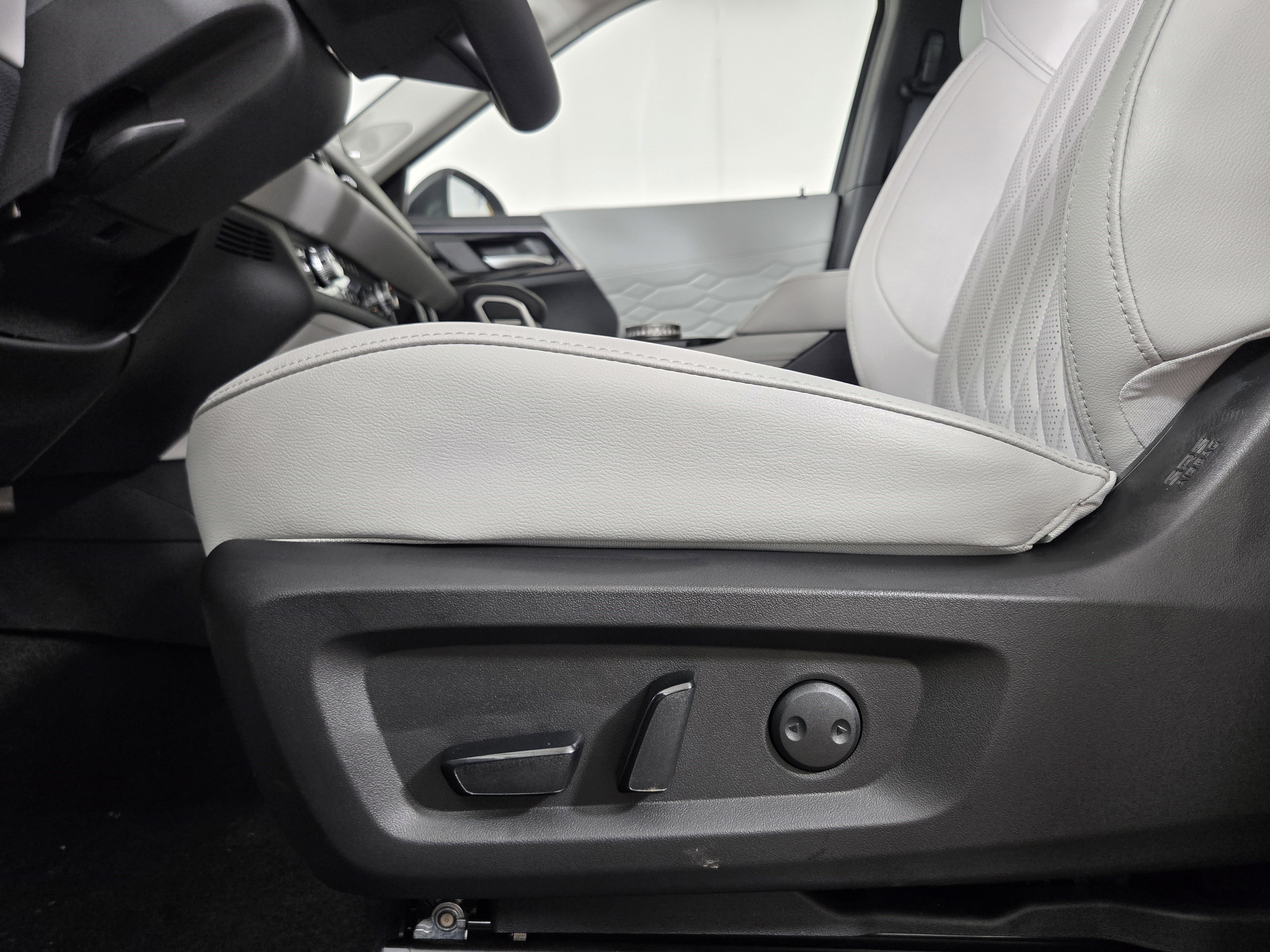 New 2025 Mitsubishi Outlander SEL image 32