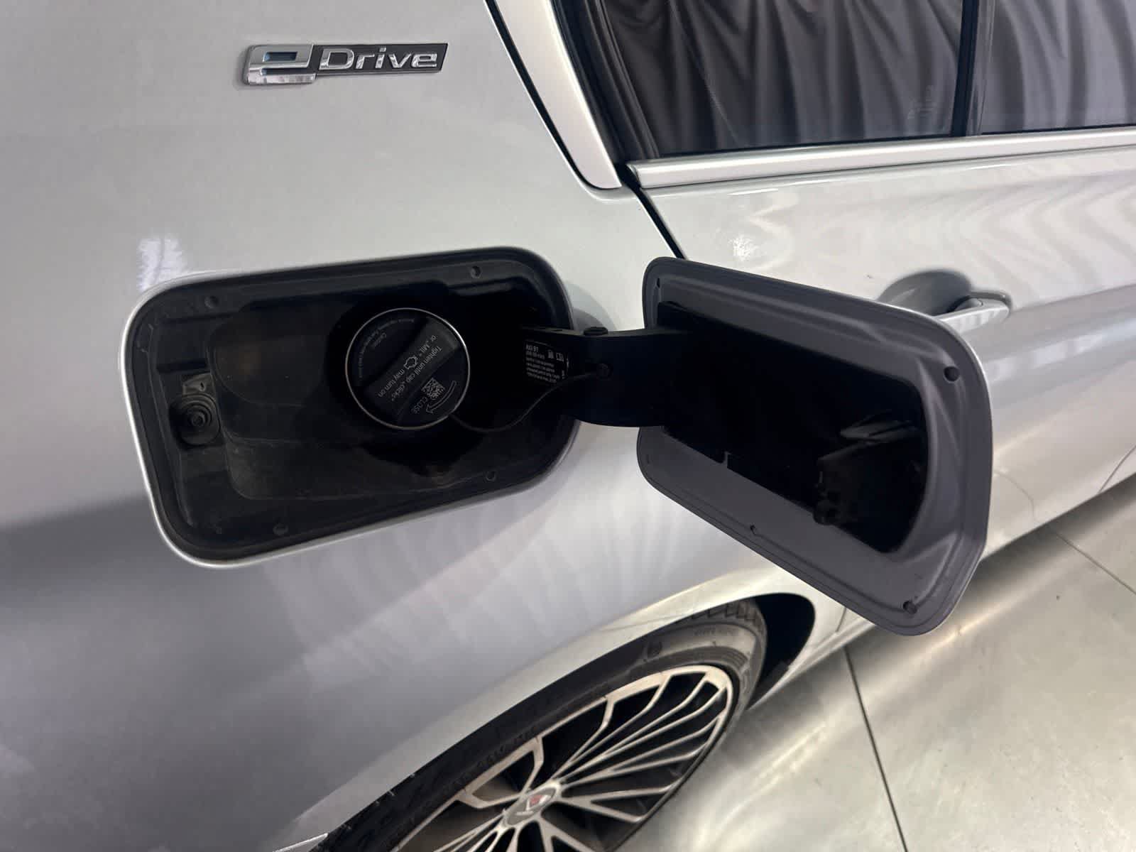 Used 2017 BMW 330e RWD image 15
