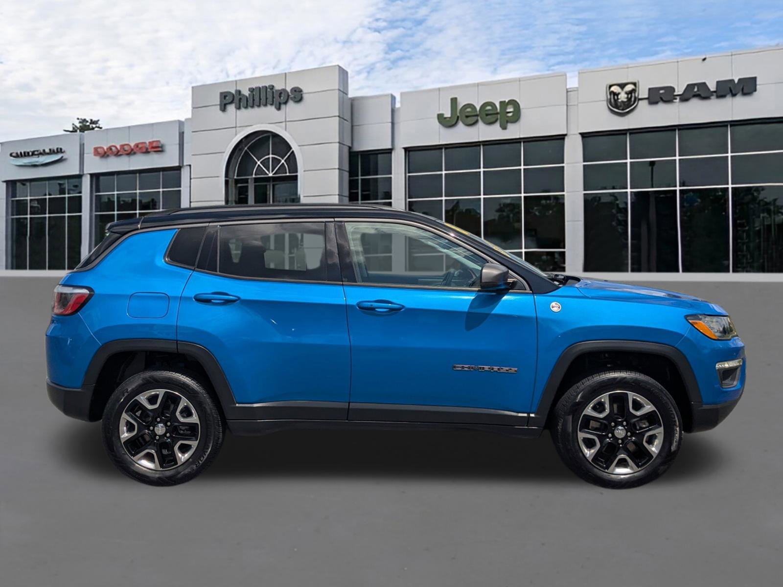Used 2018 Jeep Compass Trailhawk w/ Leather Interior Group image 2
