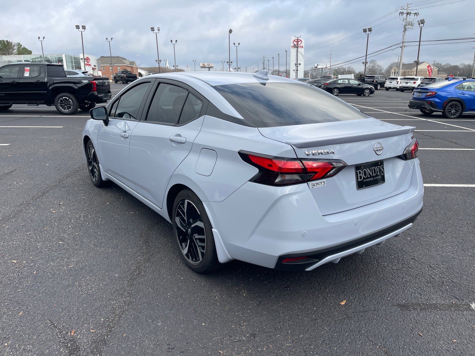 Used 2025 Nissan Versa SR w/ Trunk Package image 14