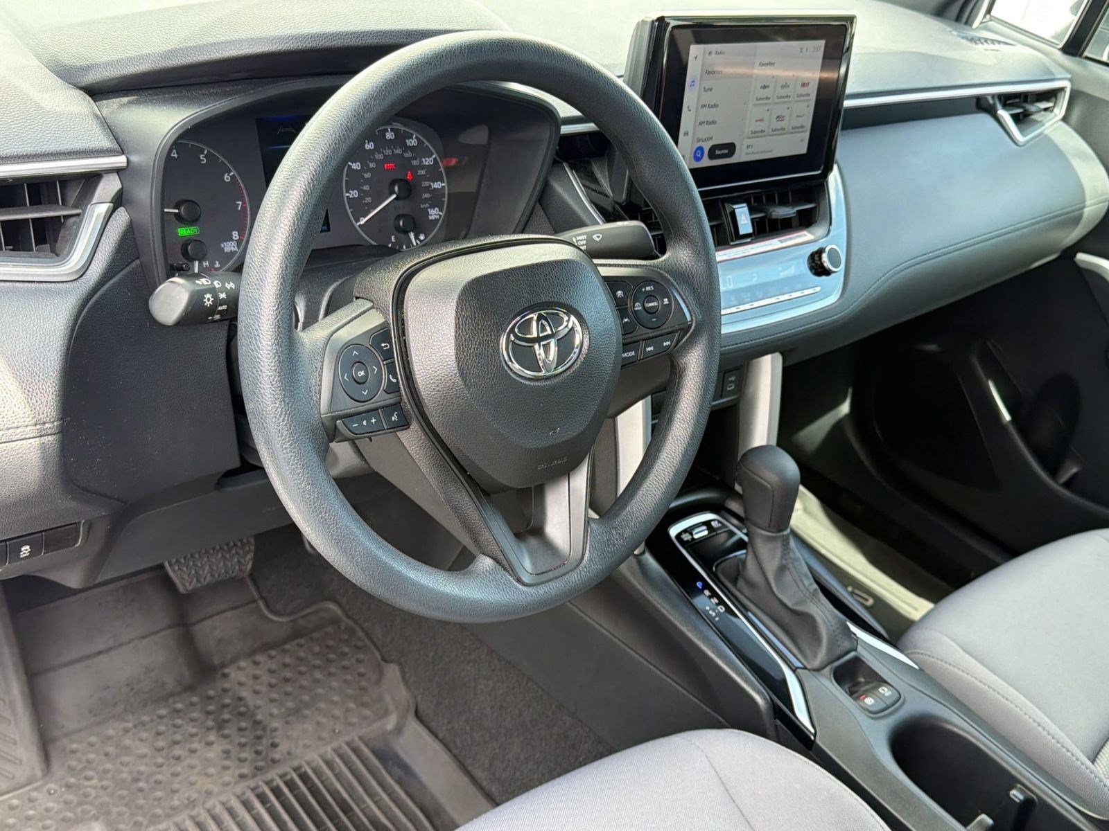 Used 2023 Toyota Corolla Cross AWD Hybrid image 4
