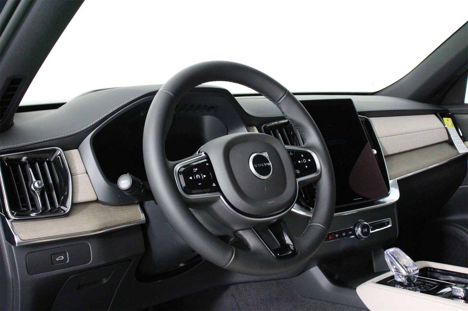New 2026 Volvo XC90 B5 Ultra image 8