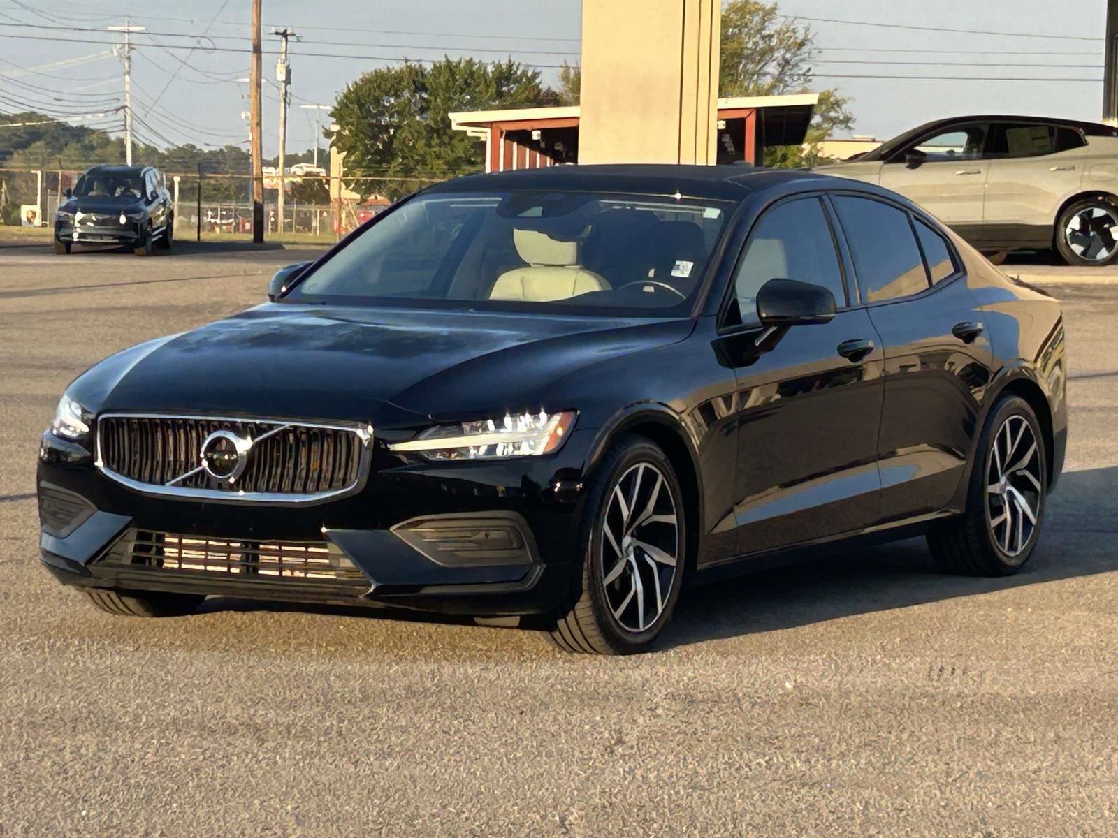 Used 2019 Volvo S60 T6 Momentum AWD/4WD image 3