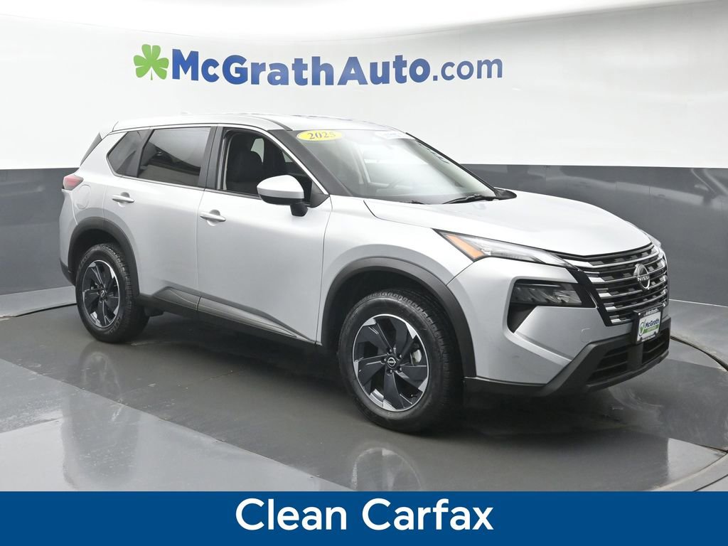 Used 2025 Nissan Rogue SV image 2