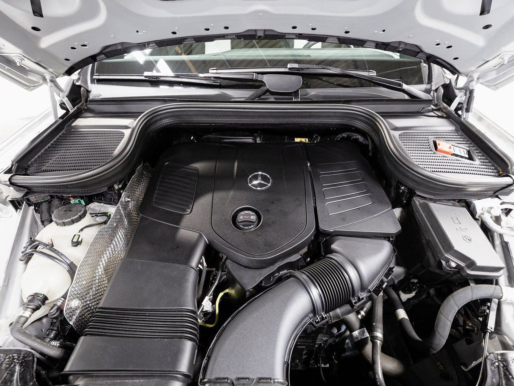 Certified 2025 Mercedes-Benz GLE 450e 4MATIC w/ AMG Line Interior image 35