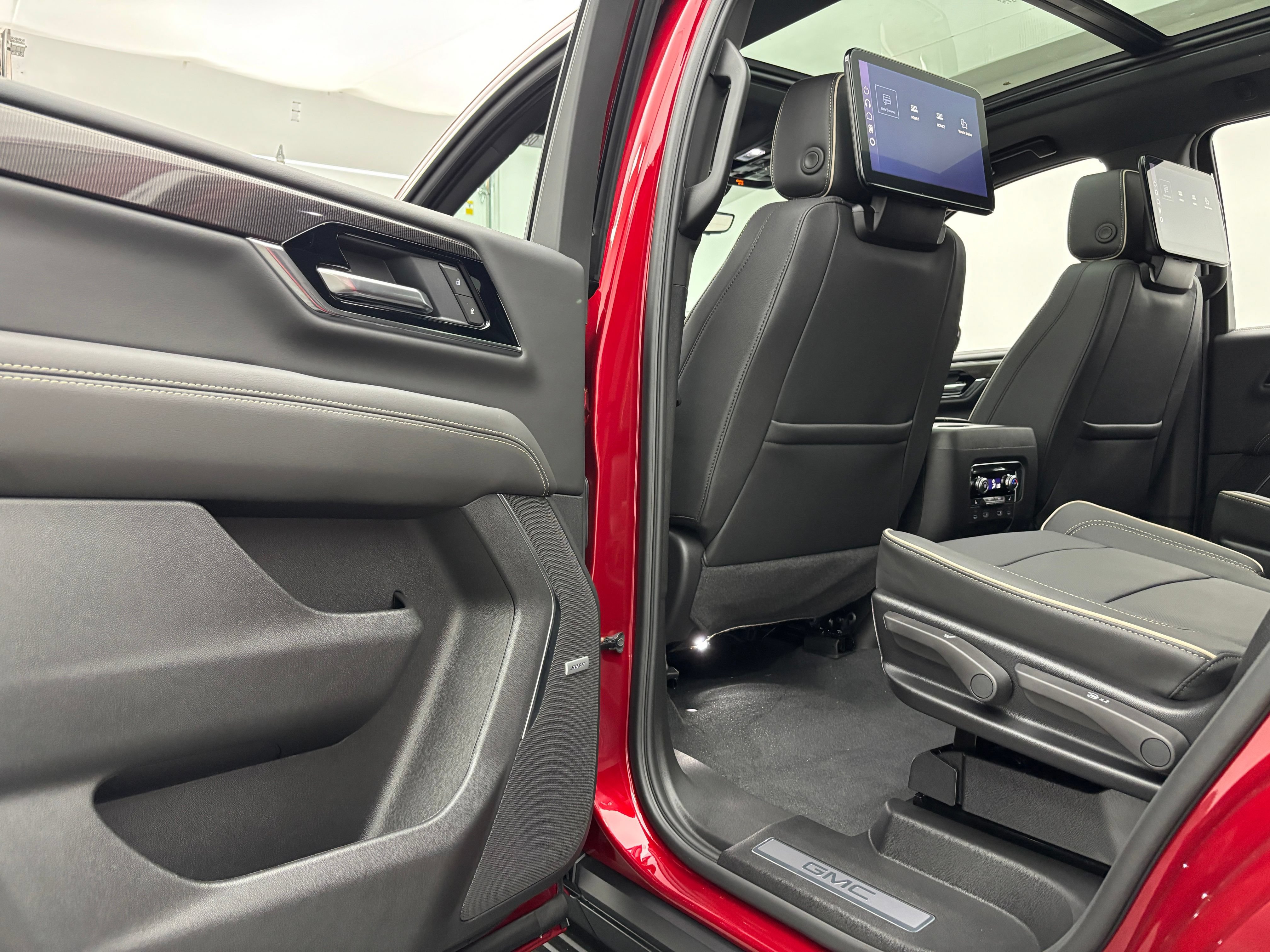 New 2026 GMC Yukon Elevation w/ Elevation Premium Package AWD/4WD image 48
