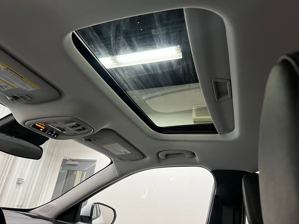 New 2026 Chevrolet Trax LT w/ Sunroof Package image 32