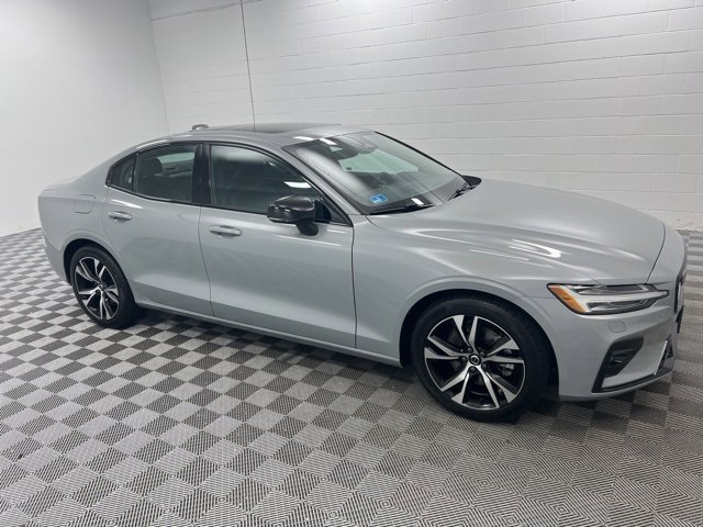 Used 2025 Volvo S60 B5 Core image 4