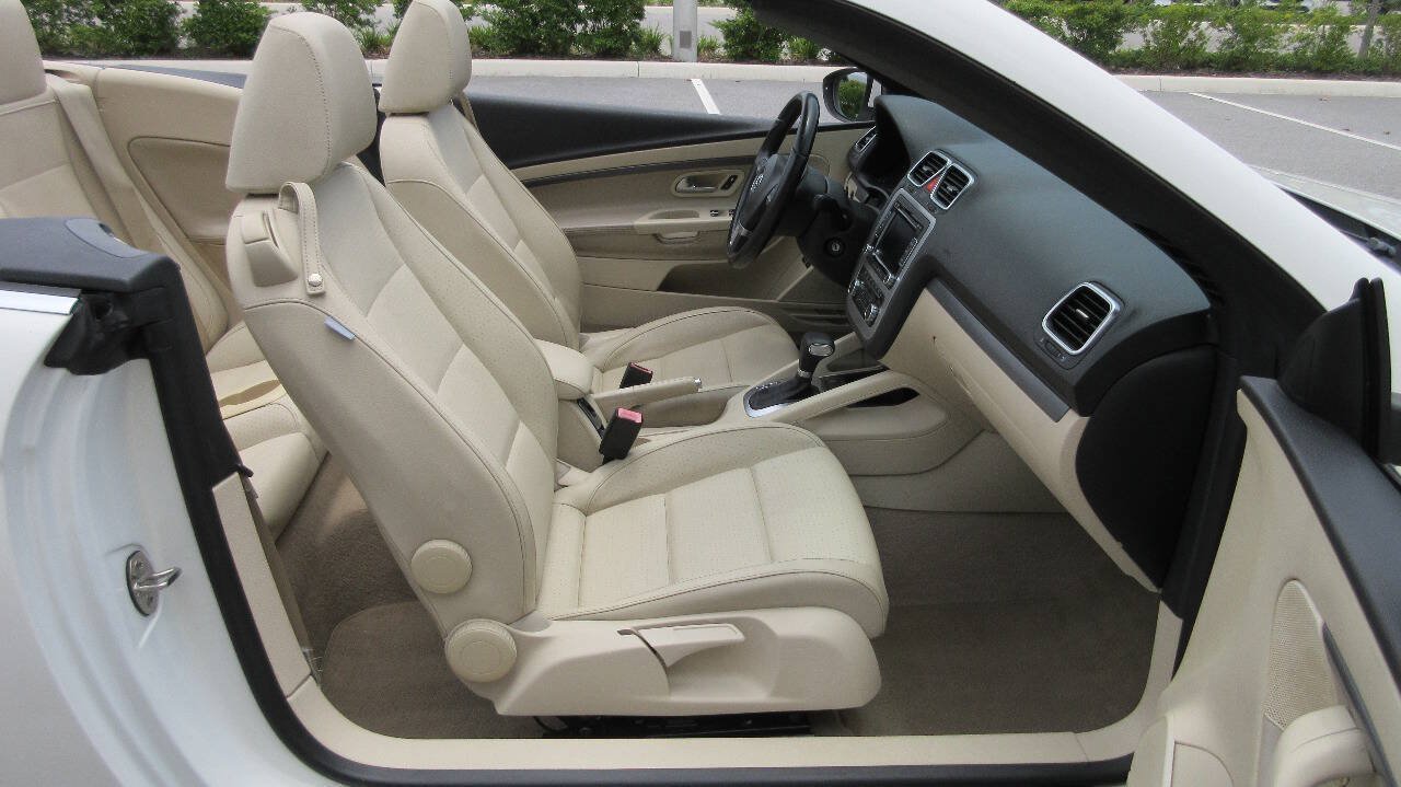 Used 2011 Volkswagen Eos Komfort FWD image 15