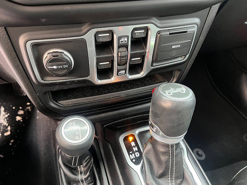 Used 2018 Jeep Wrangler Unlimited Sahara w/ Dual Top Group image 12