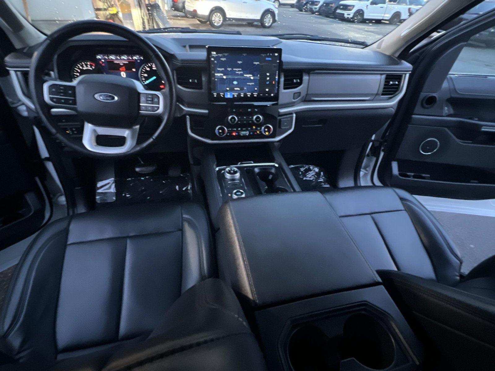 Used 2024 Ford Expedition XLT image 23