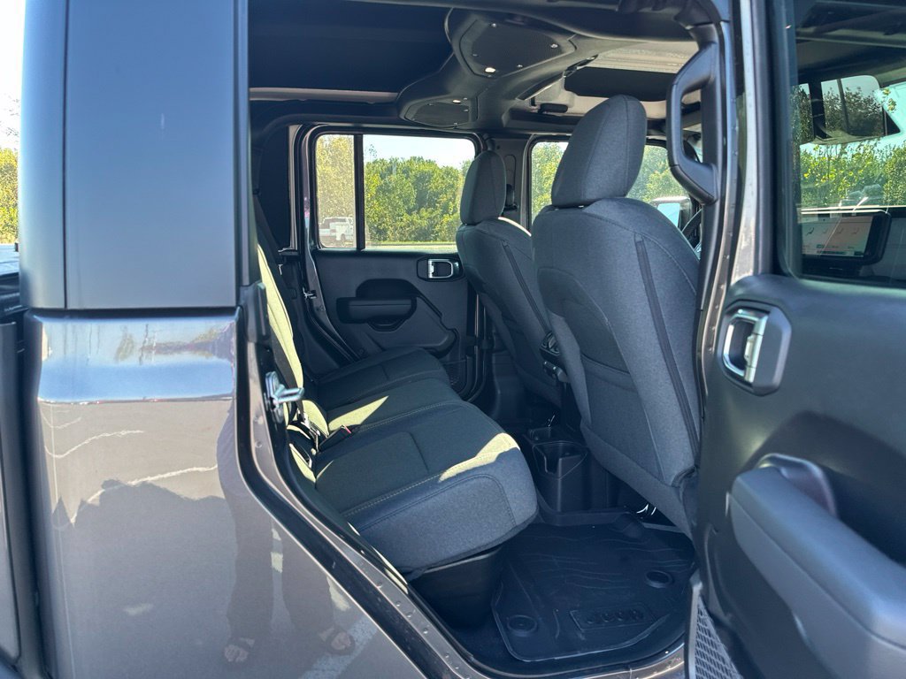 New 2026 Jeep Gladiator Sport w/ Dual Top Group AWD/4WD image 19