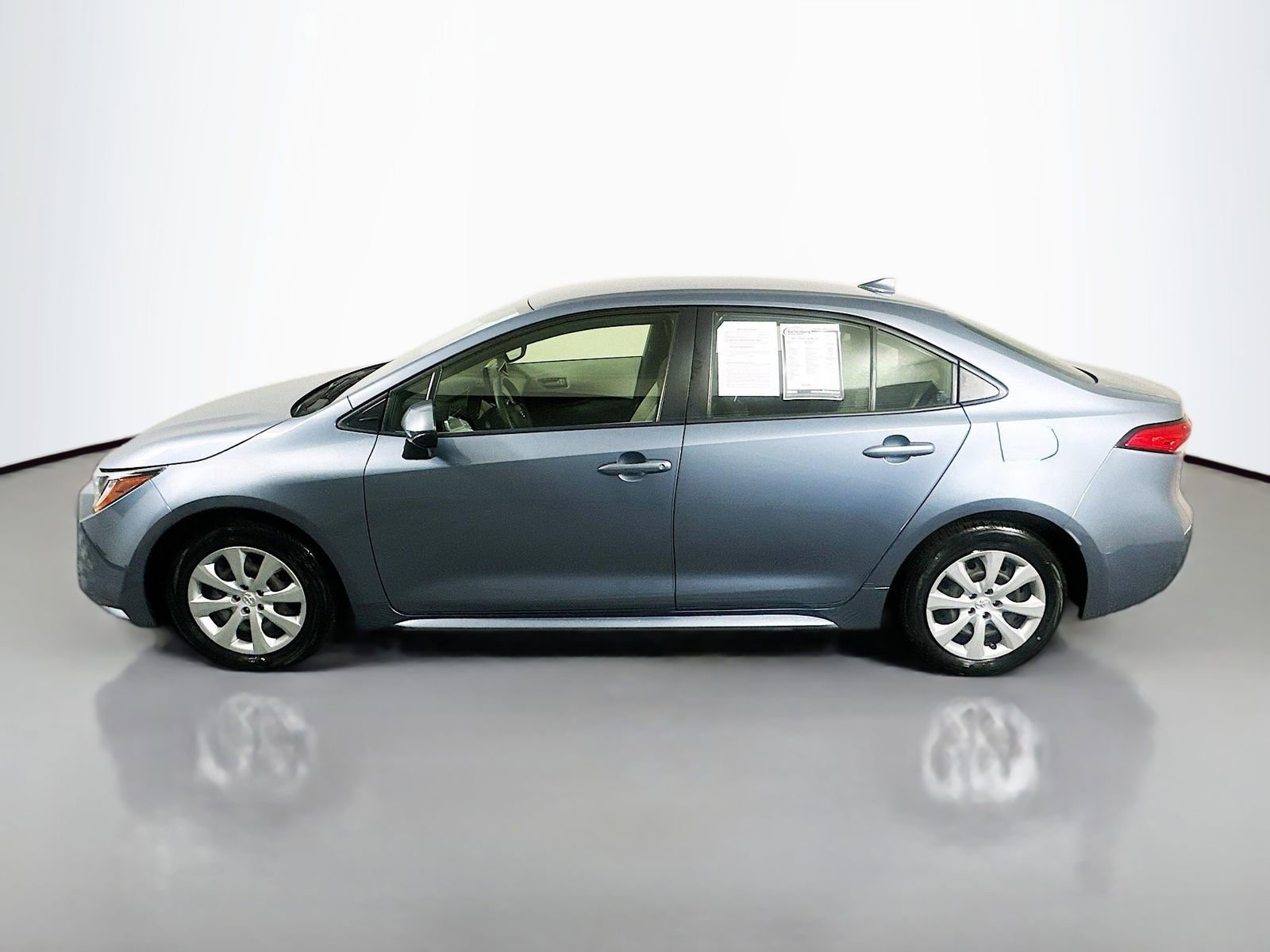 Used 2022 Toyota Corolla LE FWD image 4