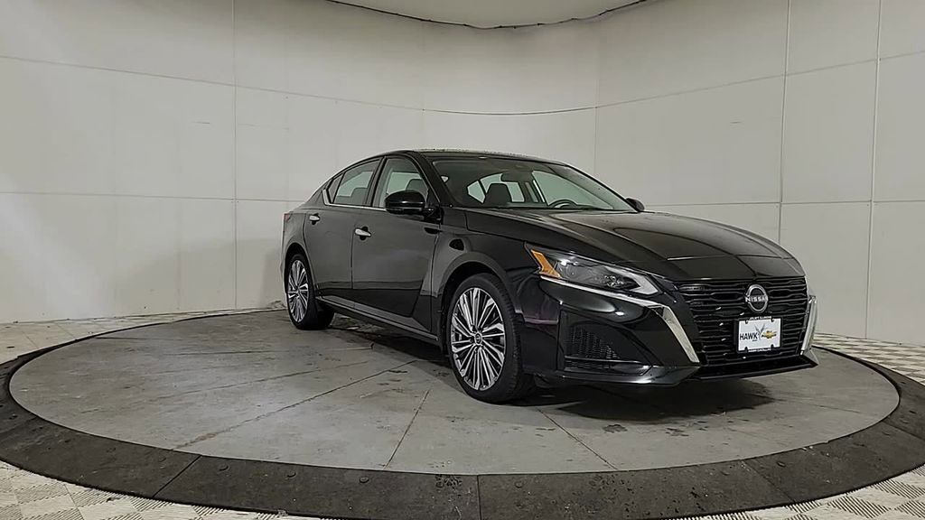 Used 2023 Nissan Altima 2.5 SL image 2