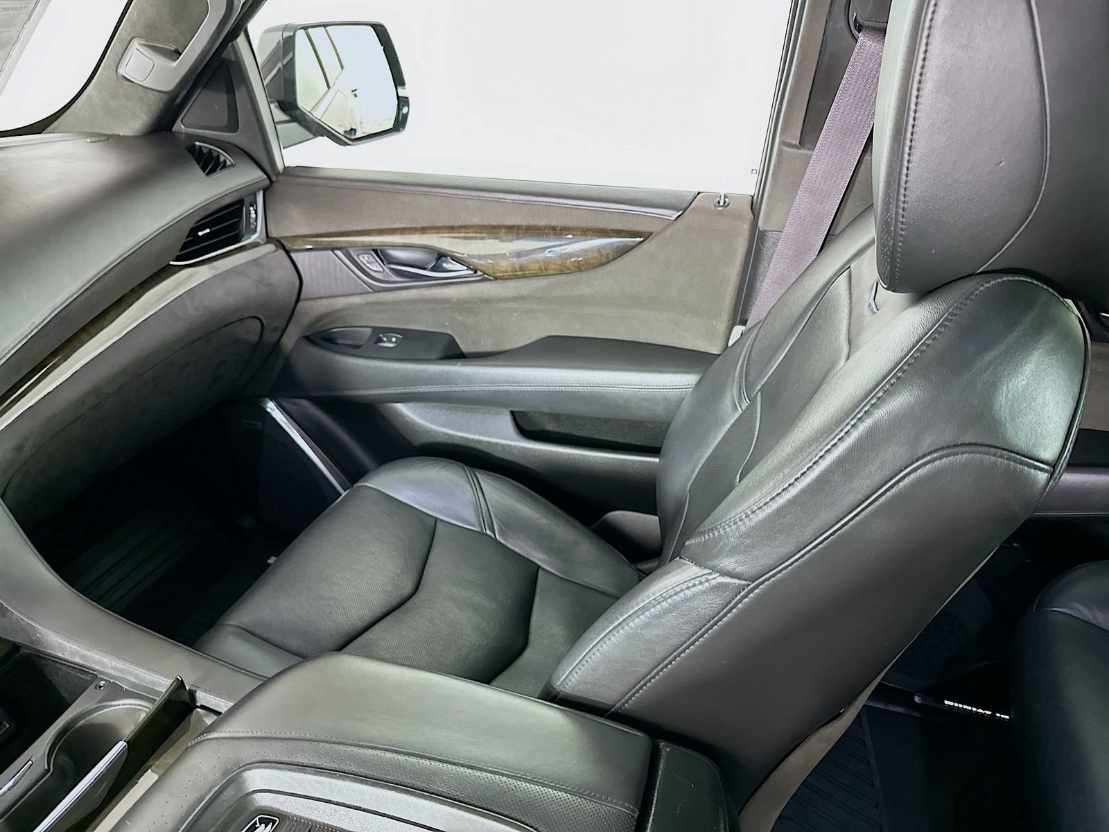 Used 2017 Cadillac Escalade Platinum AWD/4WD image 26
