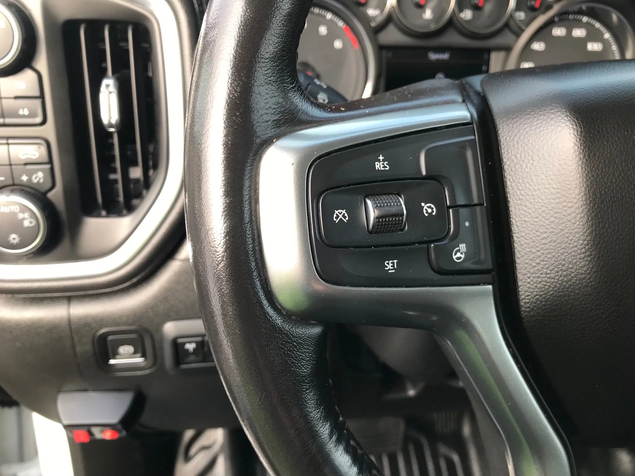 Used 2022 Chevrolet Silverado 3500 LT w/ Convenience Package image 15