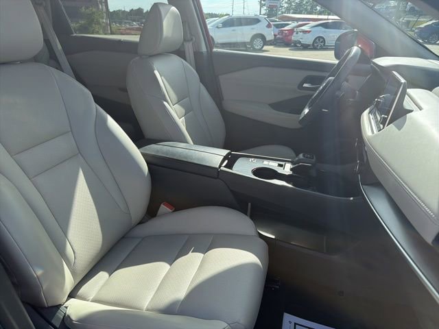 Used 2023 Nissan Rogue SV w/ SV Premium B Package FWD image 16