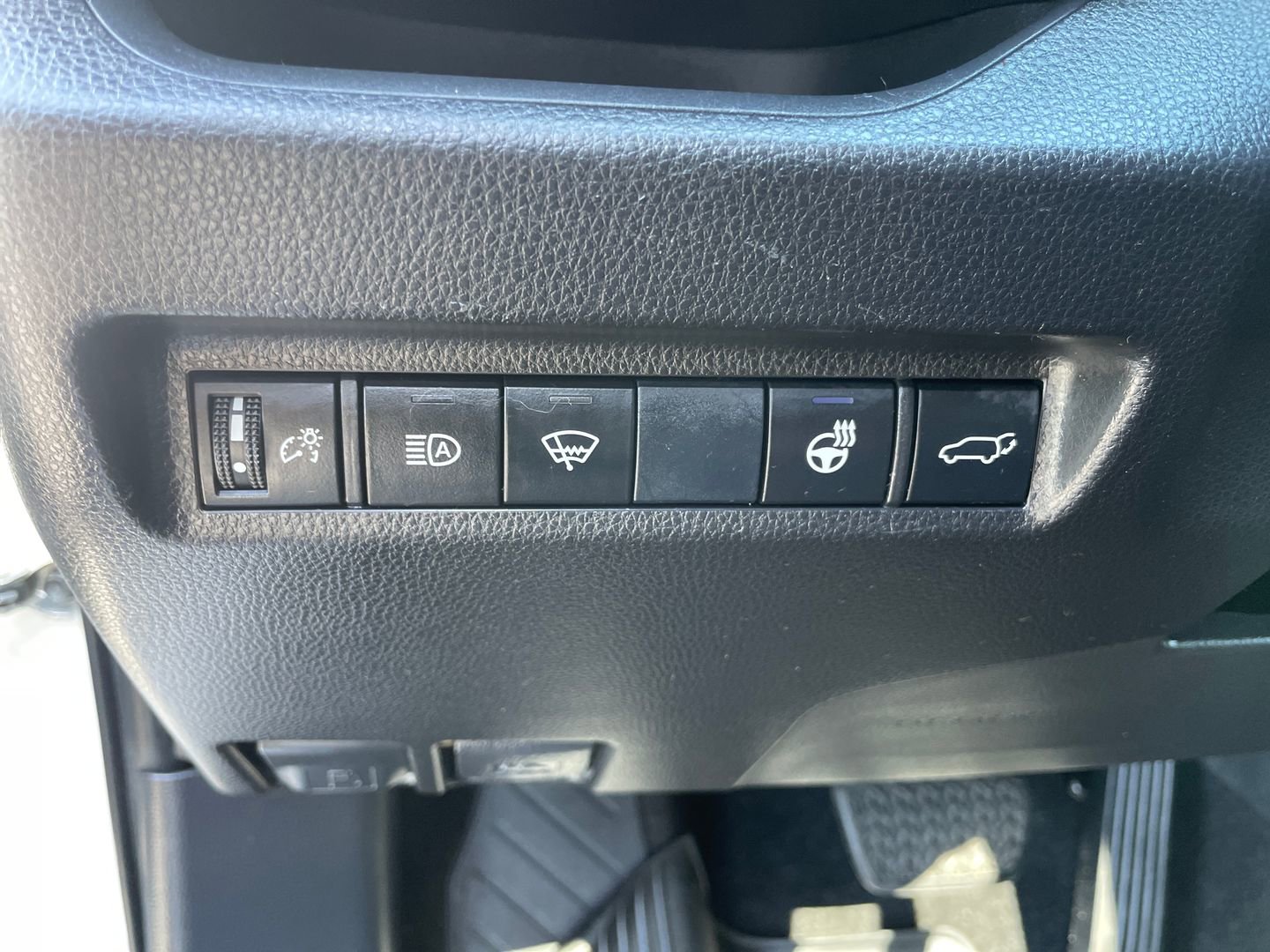 Used 2019 Toyota RAV4 XLE Premium w/ Cold Weather Package AWD/4WD image 26