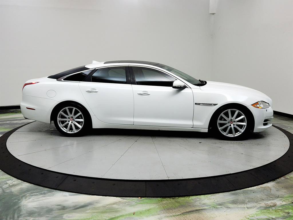 Used 2015 Jaguar XJ image 4