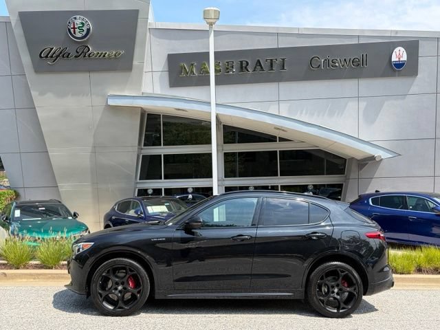 Used 2023 Alfa Romeo Stelvio Veloce AWD/4WD image 8