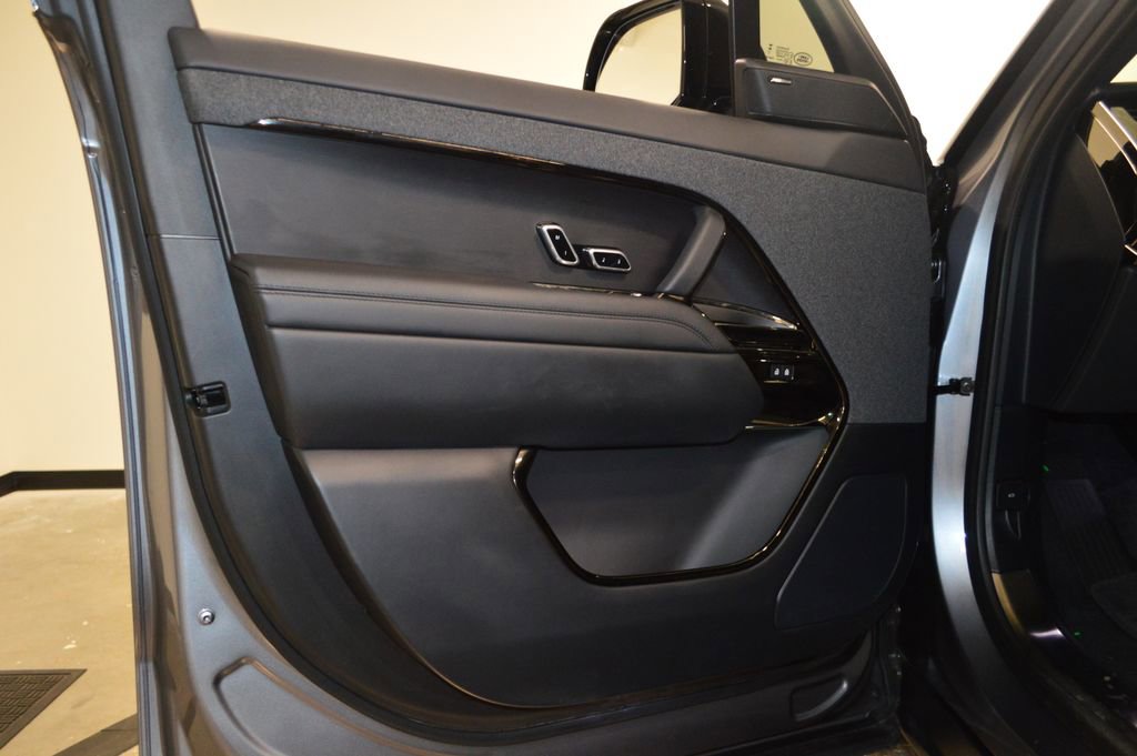 Used 2024 Land Rover Range Rover Sport Dynamic SE AWD/4WD image 17