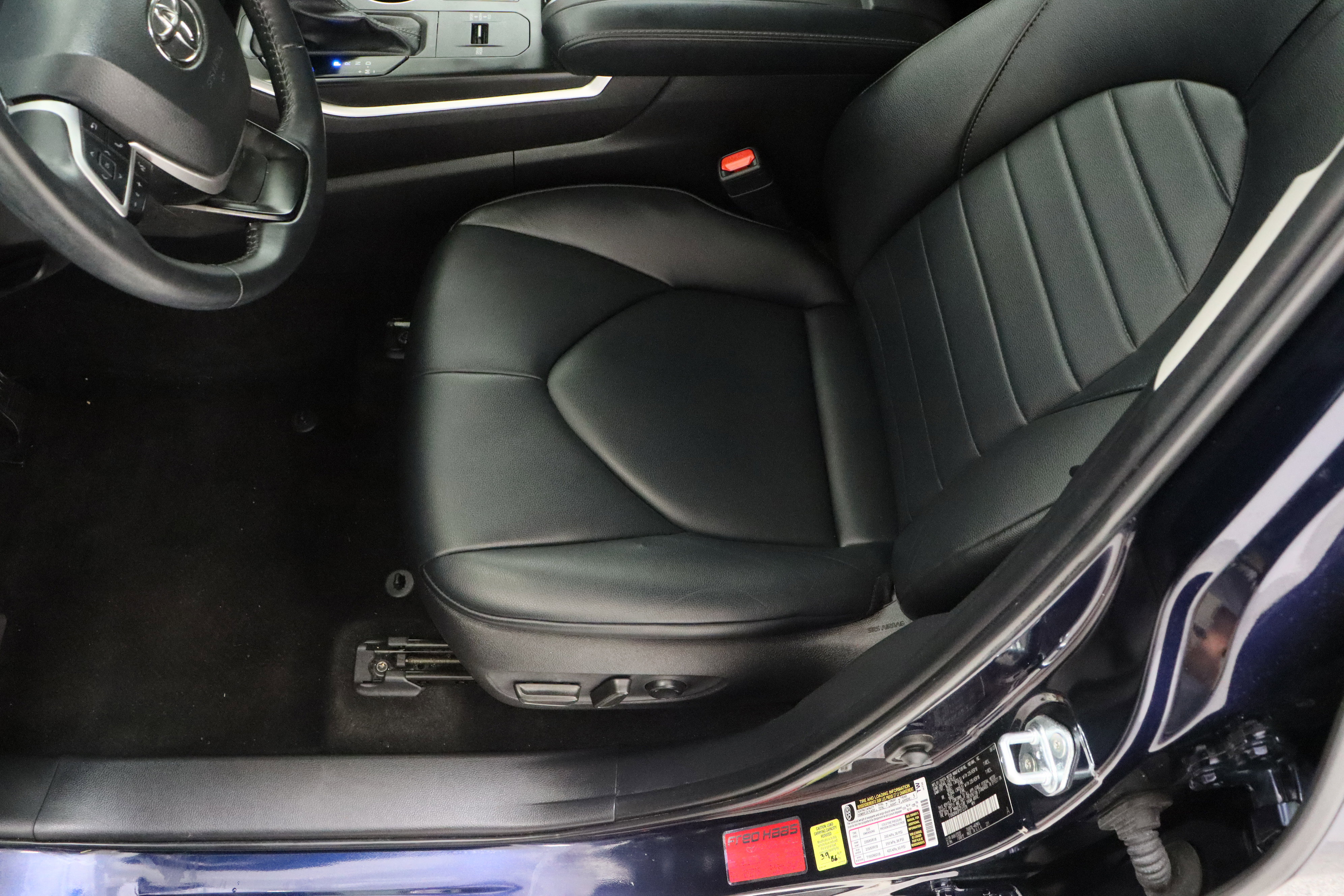 Used 2023 Toyota Highlander XLE image 15