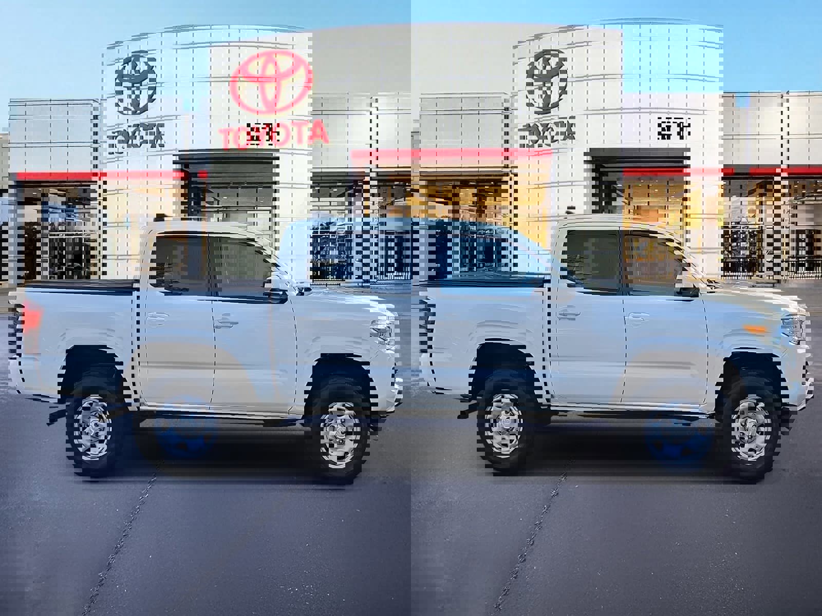 Used 2022 Toyota Tacoma SR w/ SR Convenience Package image 4