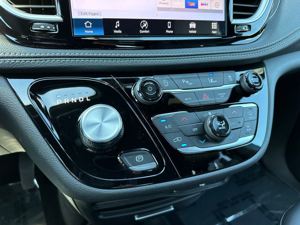 New 2026 Chrysler Pacifica Select FWD image 25