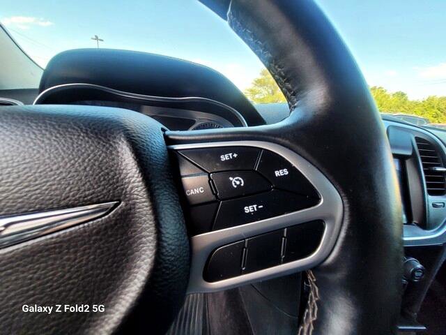 Used 2018 Chrysler 300 Limited image 21
