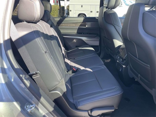 Used 2026 Cadillac Vistiq Sport image 25