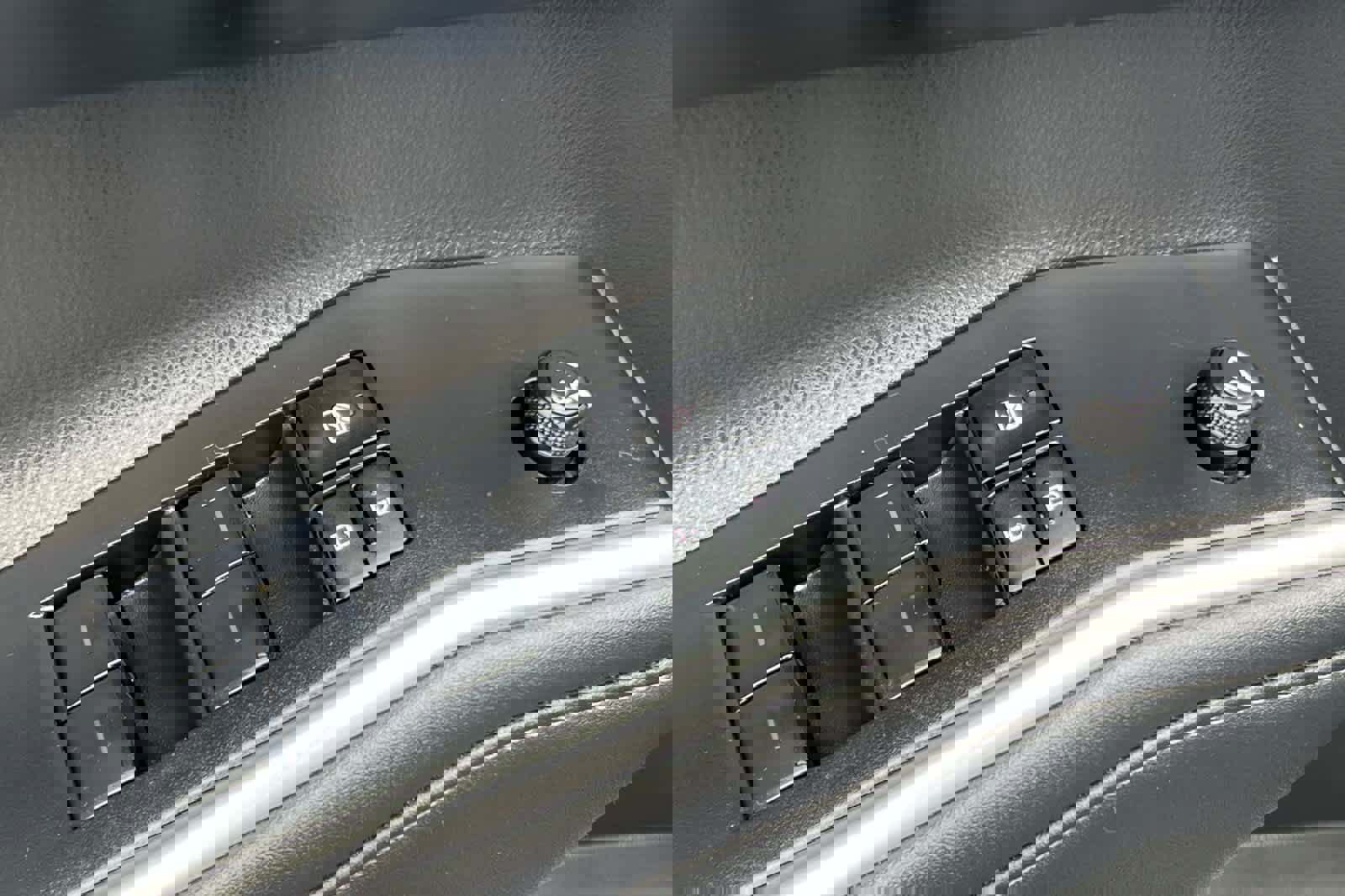 Used 2023 Toyota Highlander L image 13