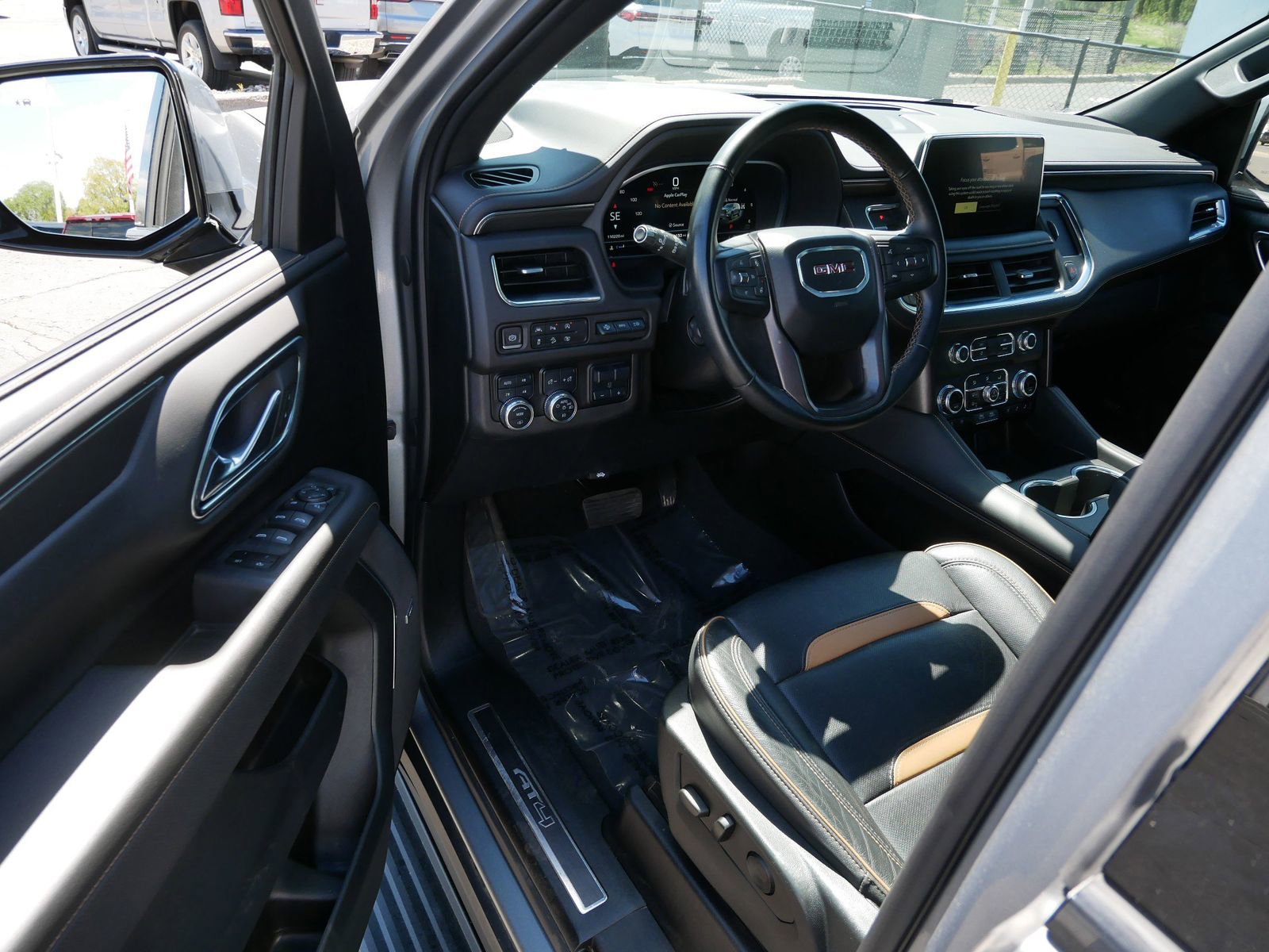 Used 2023 GMC Yukon XL AT4 w/ AT4 Premium Plus Package AWD/4WD image 9