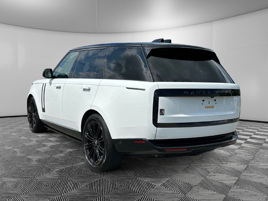 Used 2024 Land Rover Range Rover SE AWD/4WD image 4