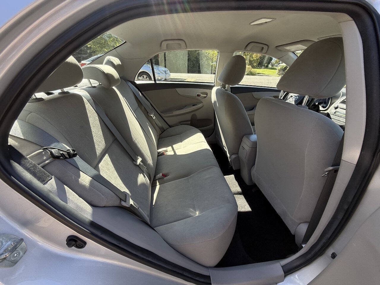 Used 2013 Toyota Corolla L FWD image 15