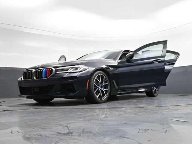 Used 2023 BMW M550i xDrive w/ Dynamic Handling Package image 43