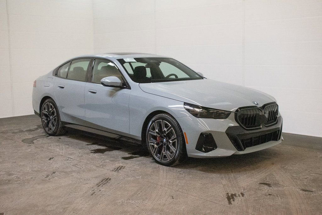 New 2026 BMW i5 eDrive40 w/ M Sport Package AWD/4WD image 1