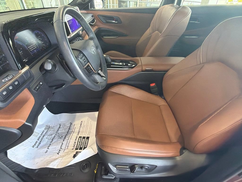 Certified 2025 Toyota Crown Signia AWD/4WD image 21