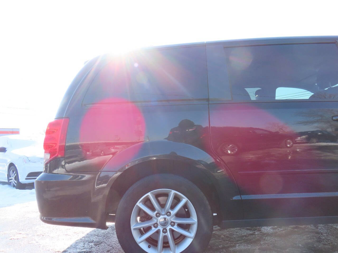 Used 2016 Dodge Grand Caravan SXT image 23