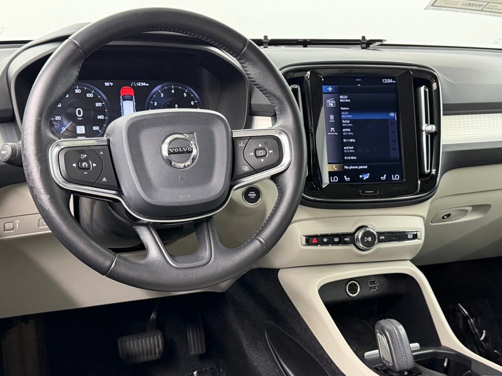 Used 2020 Volvo XC40 T5 Momentum w/ Protection Package Premier AWD/4WD image 38