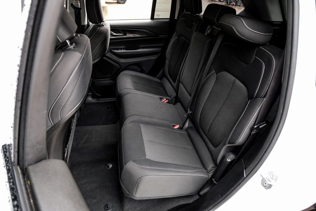 Used 2023 Jeep Grand Cherokee Laredo w/ Luxury Tech Group I image 50