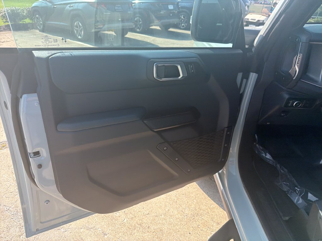 Used 2024 Ford Bronco Outer Banks AWD/4WD image 12