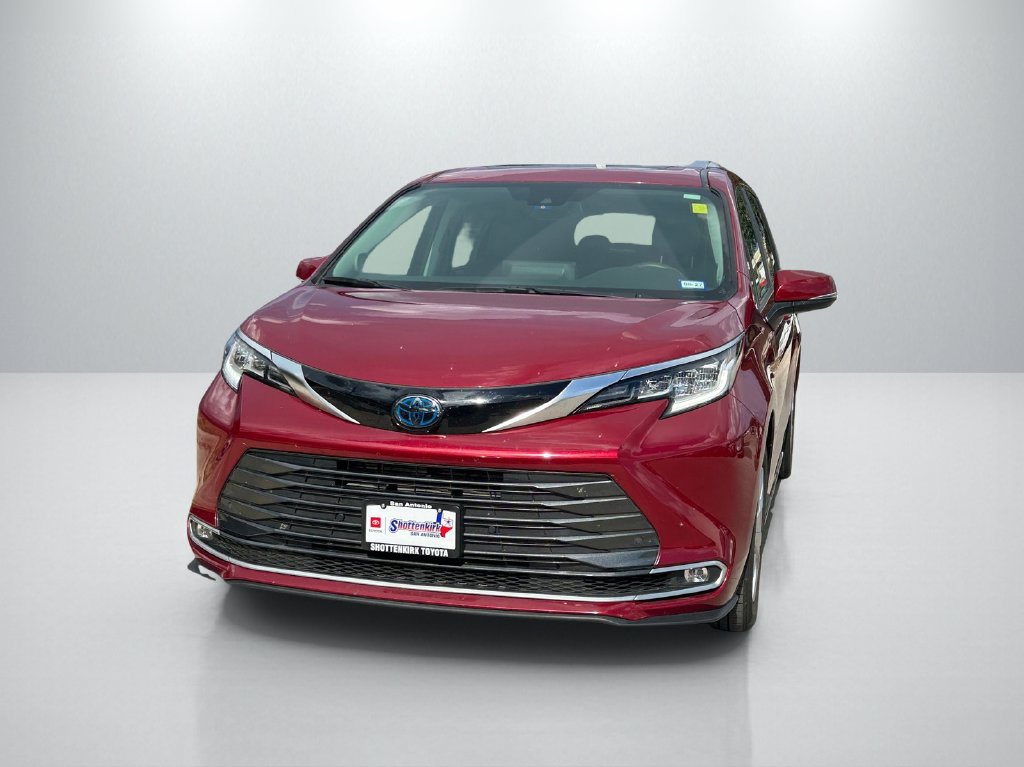 Used 2023 Toyota Sienna Limited AWD/4WD image 2