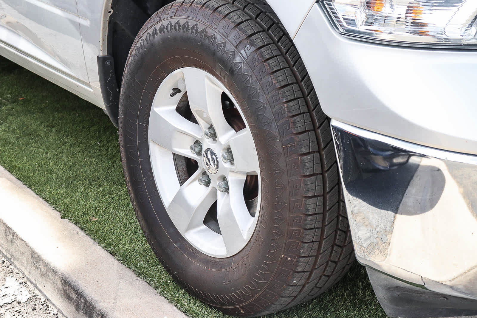 Used 2017 RAM 1500 Classic SLT image 4