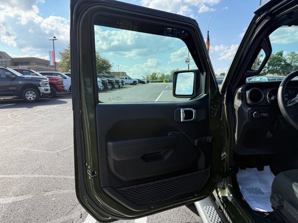 Used 2021 Jeep Gladiator Sport w/ Trailer Tow Package AWD/4WD image 16